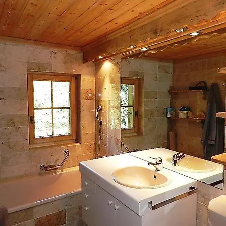 Sleeps 7 Wifi Apartment *